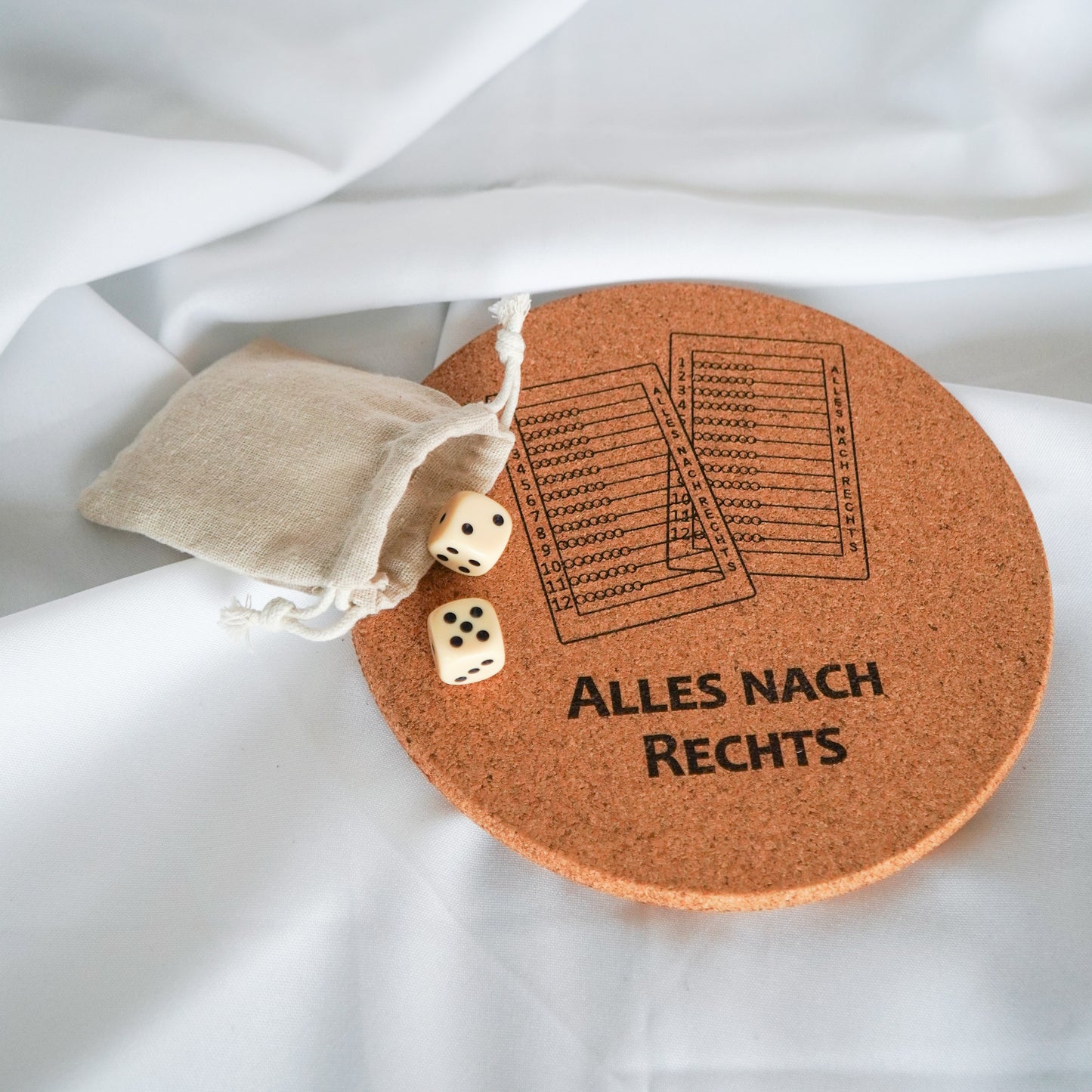 ALLES NACH RECHTS Würfelunterlage und Würfel