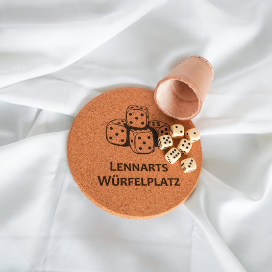 Würfelunterlage personalisiert mit Würfelbecher und Würfeln